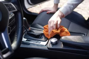 Hvordan Bli Kvitt Oppkastlukt I Bilen (Effektivt!)