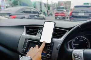Hvordan Spille Musikk Fra Mobilen I Bilen (Enkelt!)