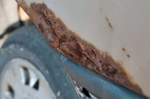 Hvordan fikse rust på bil (Effektive tips!)