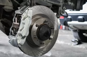 Hvordan sjekke bremser på bil (Fremgangsmåte!)