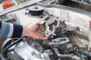 Hvordan skifte forgasser på bil (Fremgangsmåte)