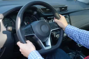 Hvorfor rister det i rattet når jeg kjører bilen (Besvart!)